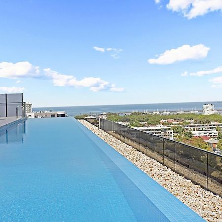 Апартаменты ☆ Heart Of St Kilda ☆ Infinity Pool+Parking+Wifi Мельбурн Экстерьер фото