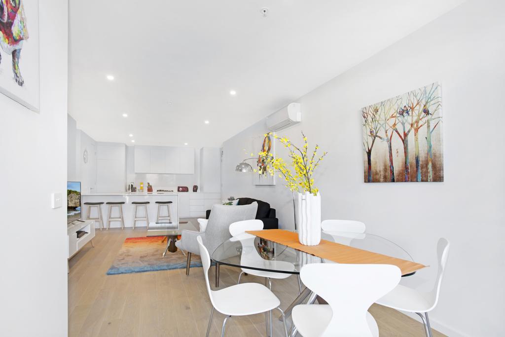 Апартаменты ☆ Heart Of St Kilda ☆ Infinity Pool+Parking+Wifi Мельбурн Экстерьер фото