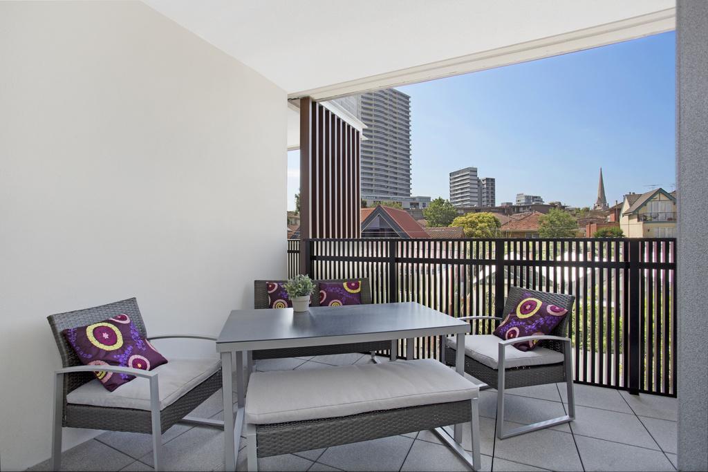 Апартаменты ☆ Heart Of St Kilda ☆ Infinity Pool+Parking+Wifi Мельбурн Экстерьер фото
