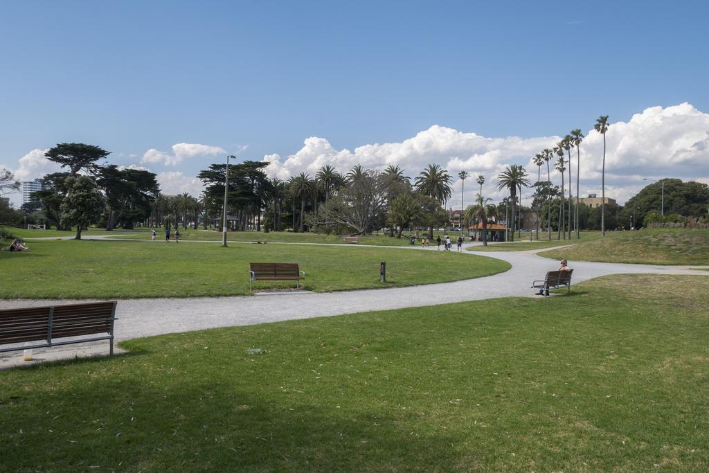 Апартаменты ☆ Heart Of St Kilda ☆ Infinity Pool+Parking+Wifi Мельбурн Экстерьер фото