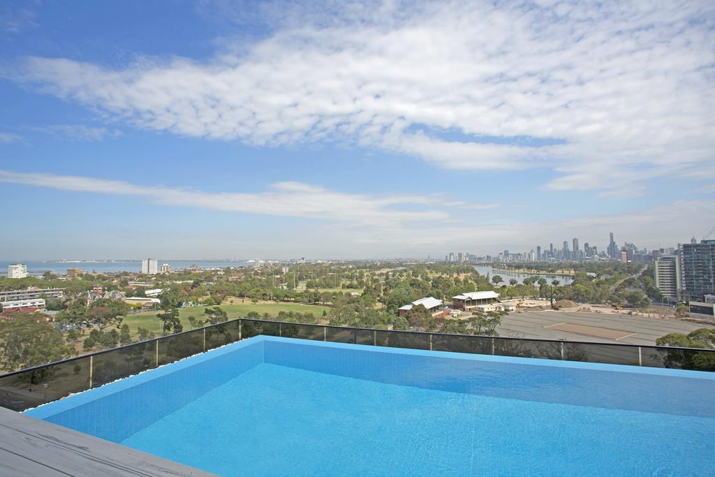 Апартаменты ☆ Heart Of St Kilda ☆ Infinity Pool+Parking+Wifi Мельбурн Экстерьер фото